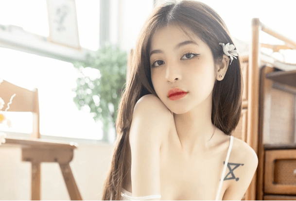 ชาเบลล์ ณัชชา เกมเมอร์สาวตัวท็อป เสน่ห์เกินต้าน จากหน้าจอสตรีมสู่ดาวเด่นที่ใครก็อยากติดตาม